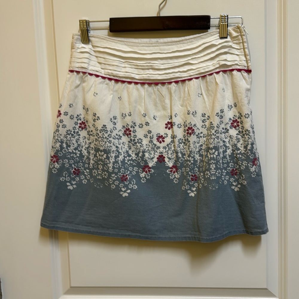 Volcom size 3 surf skirt, lined, with flowers
